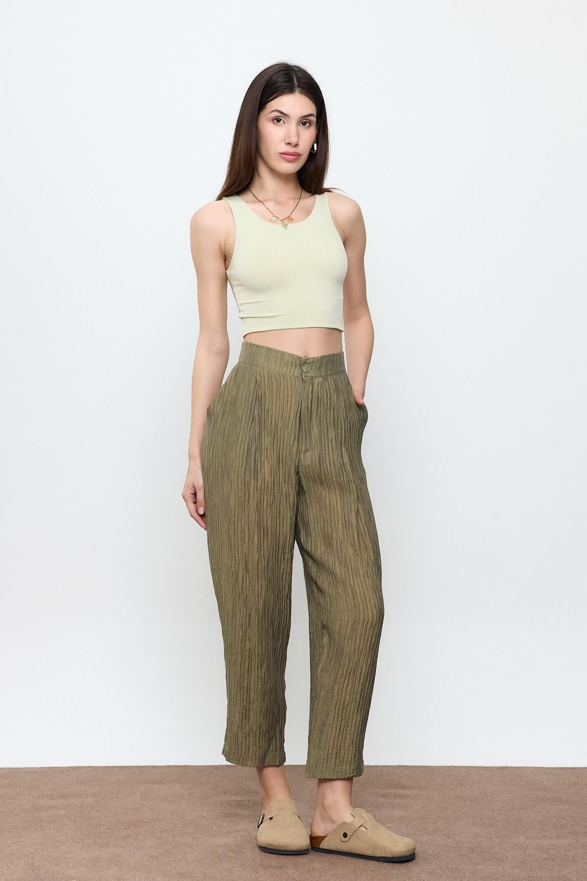 Slim-Fit Cropped Top Blouse